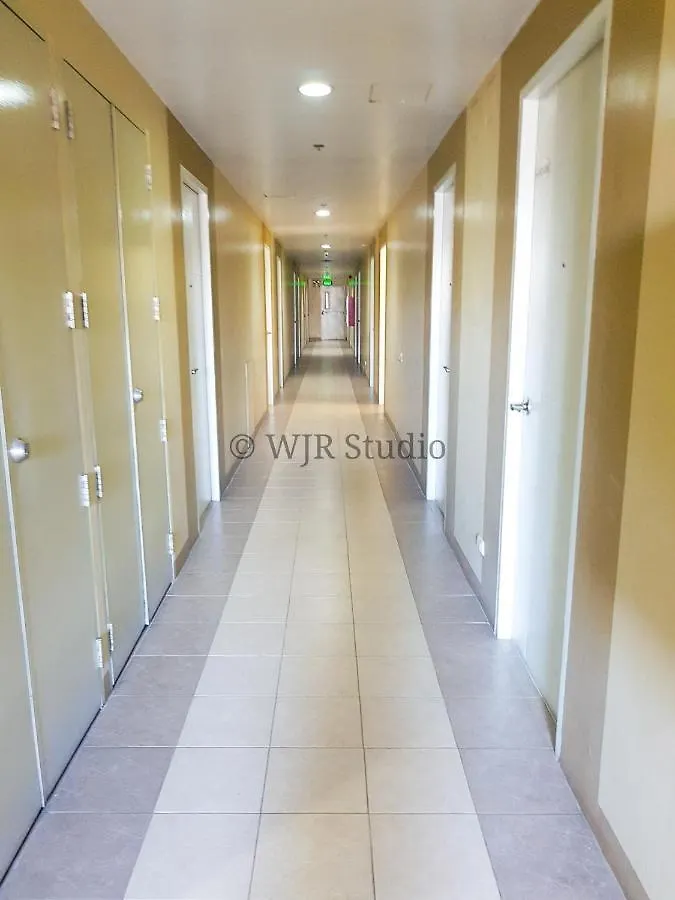 King Bed Suite- Wooden Rustic Style Muntinlupa City Aparthotel