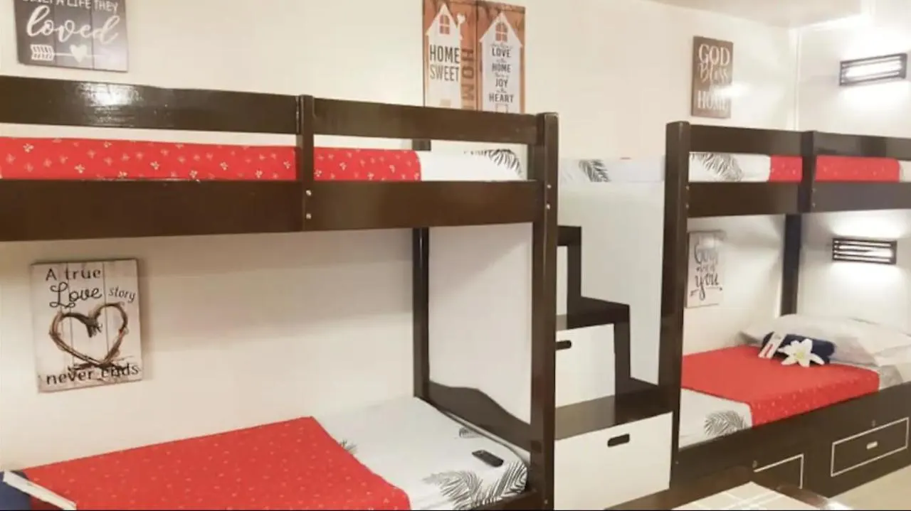 King Bed Suite- Wooden Rustic Style Muntinlupa City Aparthotel